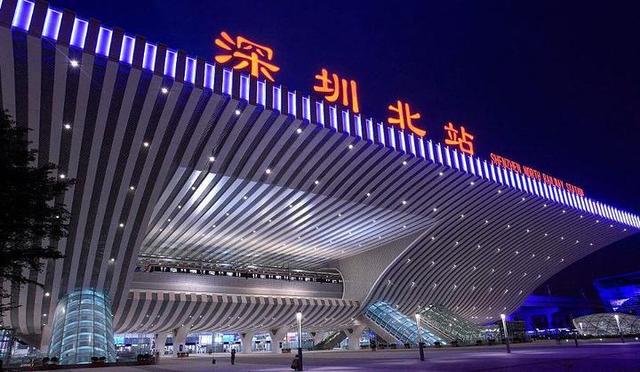 深圳北站物業(yè)定制鴻杰利防滑標(biāo)線貼用于出租車(chē)通道口